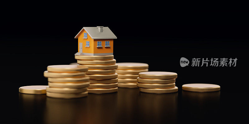 黄色玩具屋坐在硬币堆上:房地产和储蓄概念