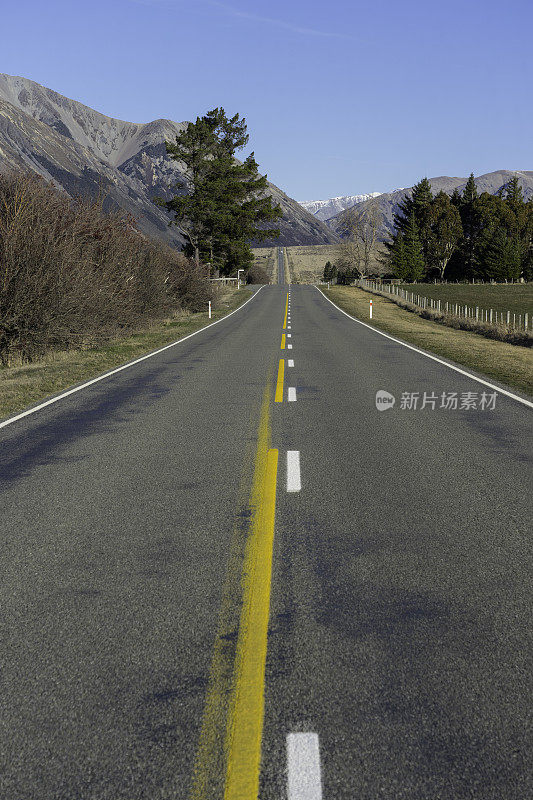 新西兰亚瑟山口的道路