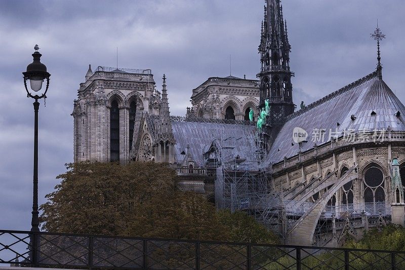 巴黎圣母院大火前的后视图-法国巴黎