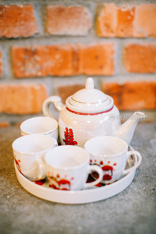 中国婚礼茶道用茶壶和茶杯