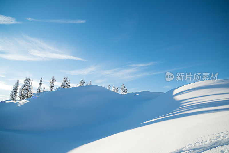 白雪覆盖的山丘，北喀斯喀特