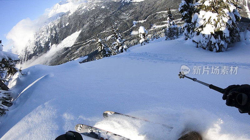 第一人称视角POV背国家滑雪下山高山斜坡