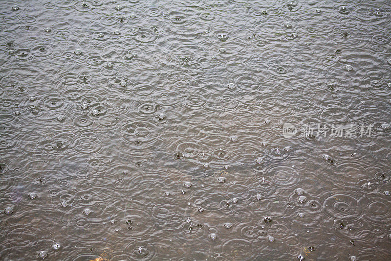 夏天下雨