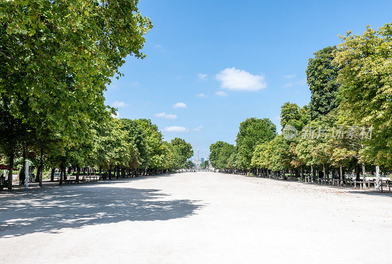 巴黎杜伊勒里花园宽阔的人行道
