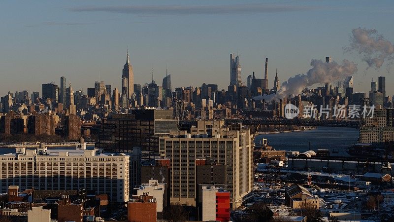 曼哈顿中城的布鲁克林和东河的远景