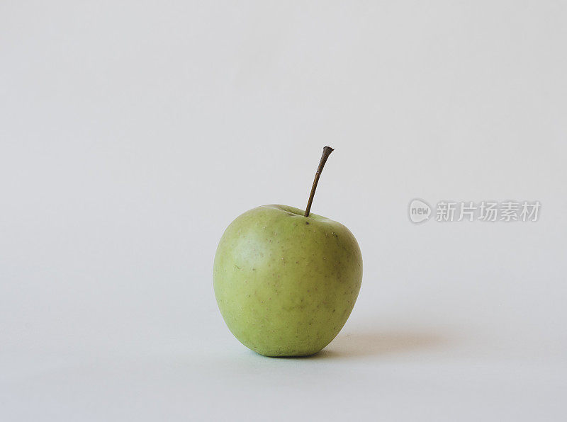 绿苹果，中性背景