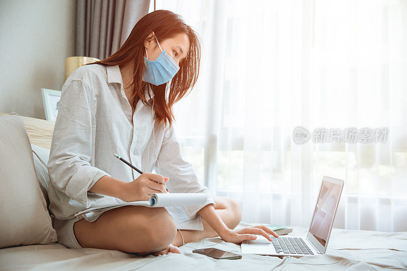 青少年女童教育或居家工作期间的新冠肺炎自我隔离，ware口罩在线学习。
