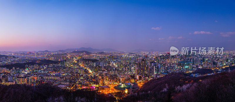 首尔日落城市景观空中全景在闪闪发光的摩天大楼地标韩国