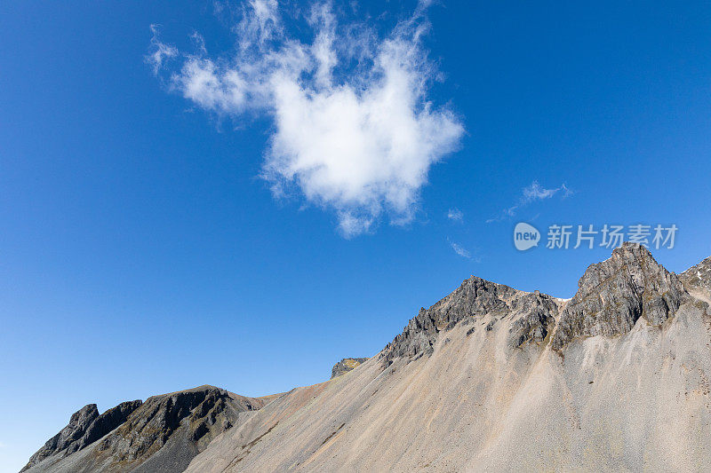 Stokksnes冰岛春天的Vestrahorn