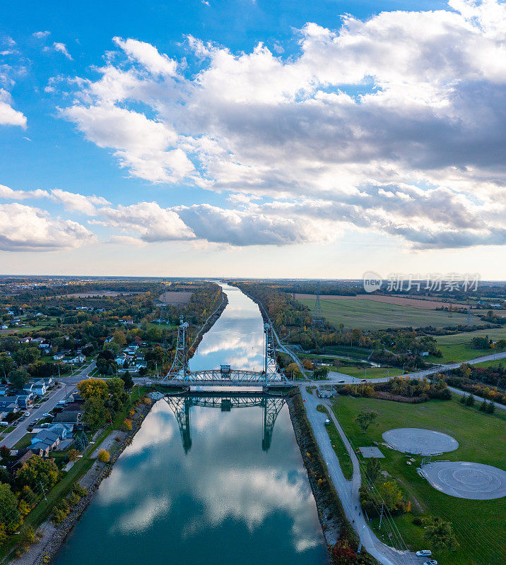 鸟瞰阿兰堡大桥和韦兰运河，阿兰堡，加拿大