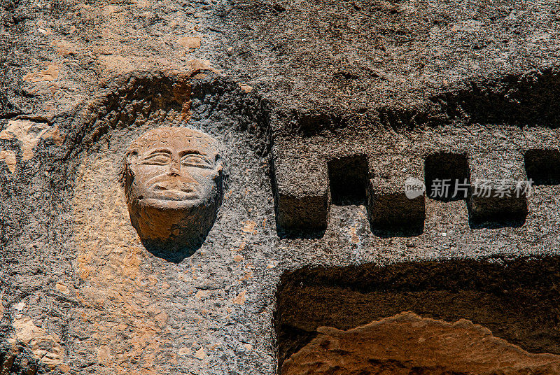 特尔梅索斯古城岩石墓中英雄的脸