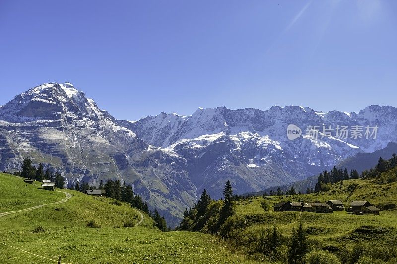 瑞士Lauterbrunnen旅游山谷中的传统高山村庄