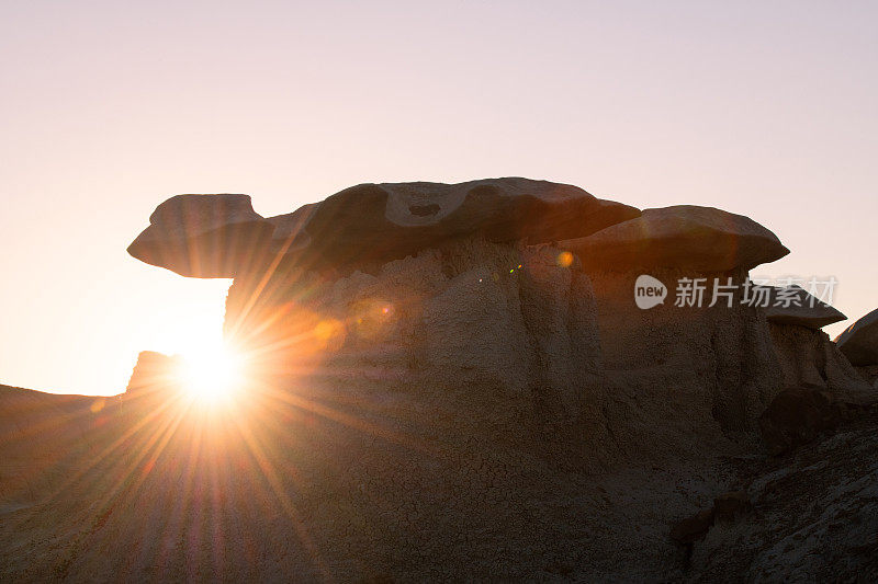 日出时的Bisti荒野地区