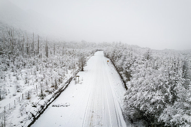 巴塔哥尼亚山区的雪道