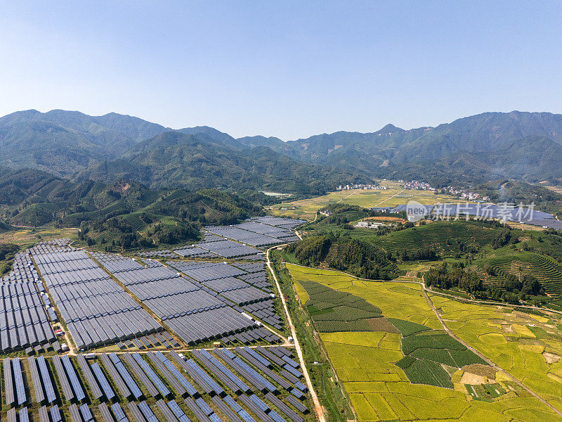 秋季农场和太阳能发电厂