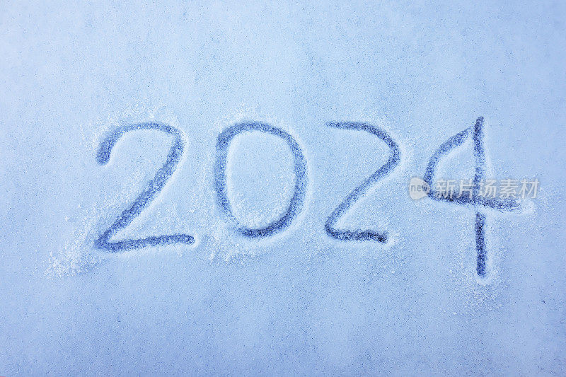 新年快乐:2024年以雪为背景