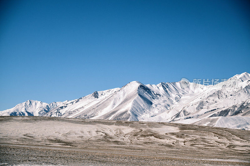 南天山冬季山景