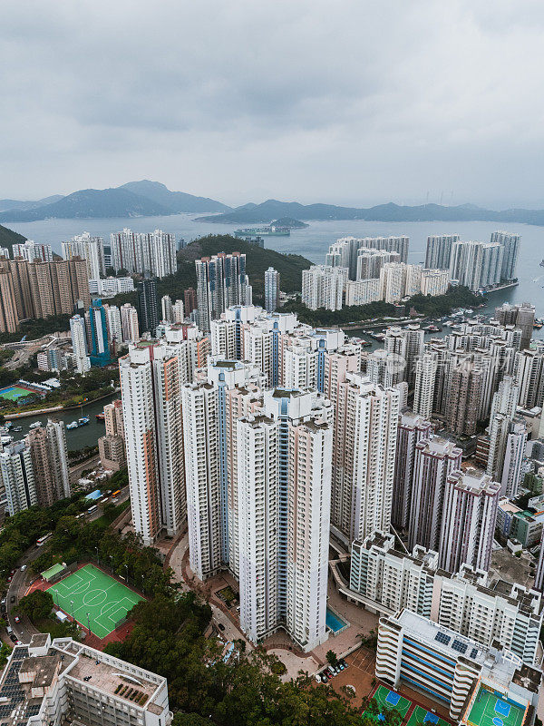 鸟瞰香港仔及鸭脷洲的住宅小区