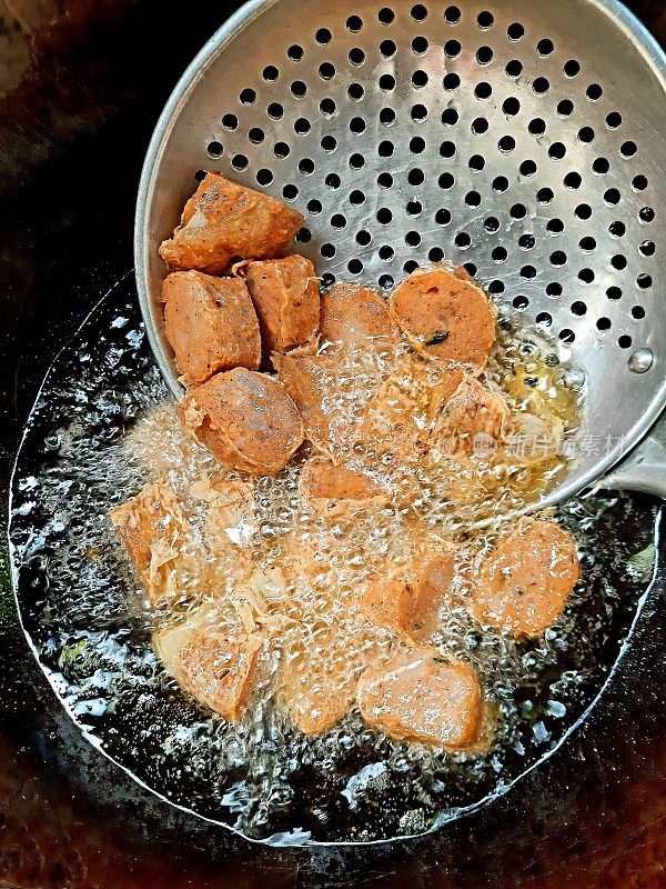 煎虾卷-中式菜肴的制作。