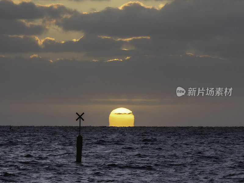 下沉的太阳