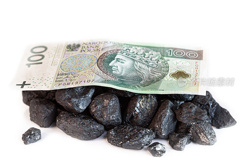 沾满波兰钞票的煤炭波兰能源危机