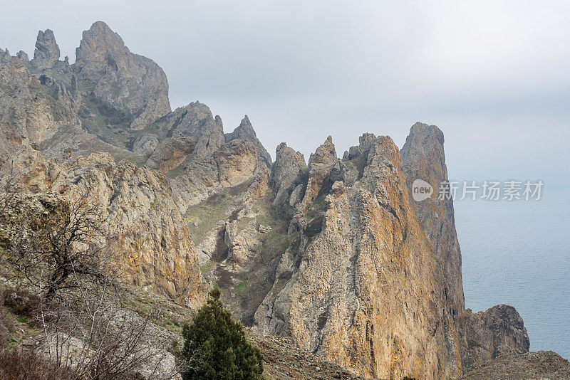 死亡之城的岩石。卡拉达格保护区的Khoba-Tele山脊。克里米亚