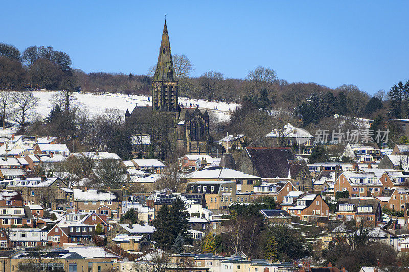 英国利兹郊区的冬季雪和景色