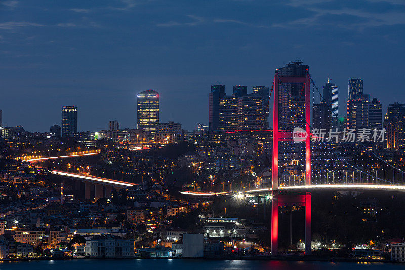 伊斯坦布尔的城市景观和城市灯光。