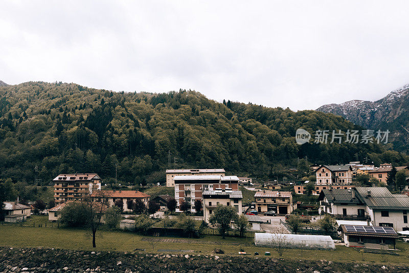 意大利风景摄影，乡村的雾霾、雾、森林。意大利的美景。