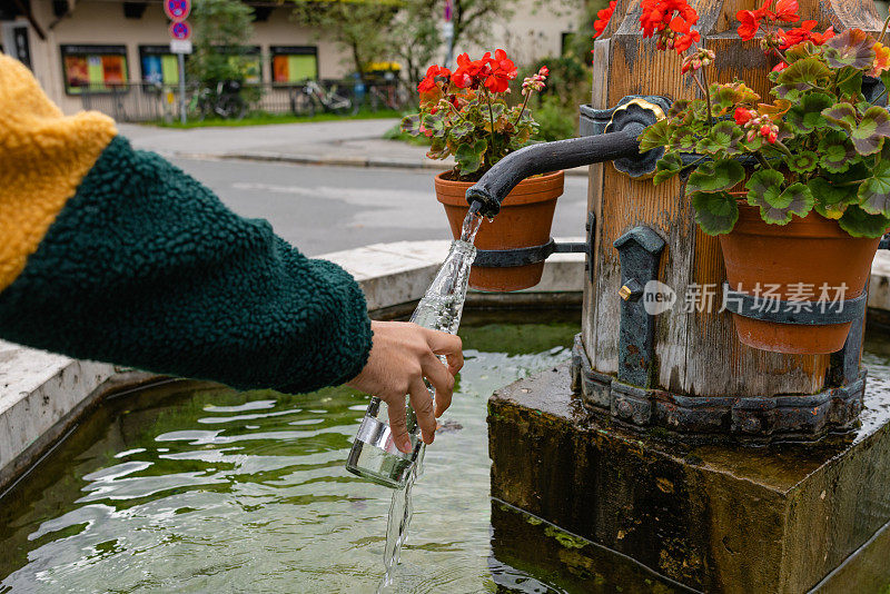 新鲜山泉