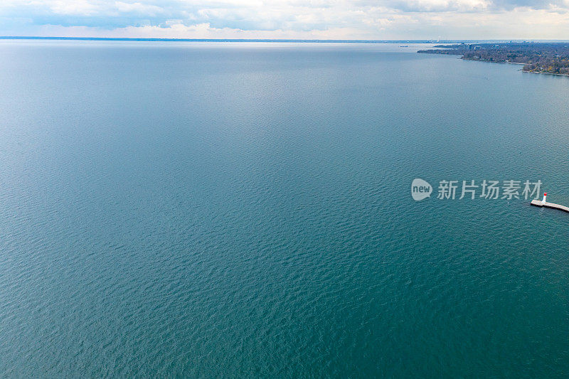 空中湖畔公园和安大略湖，奥克维尔，加拿大