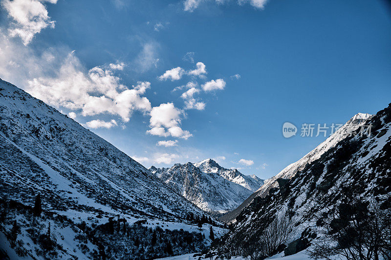 图尔根-阿克苏山谷(南天山)冬季景观