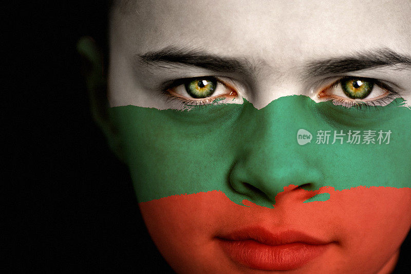 保加利亚国旗的男孩