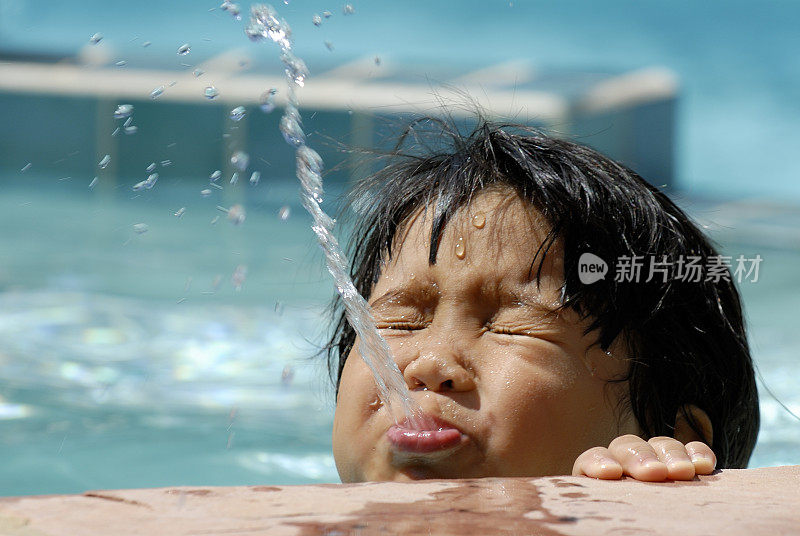 水中女孩