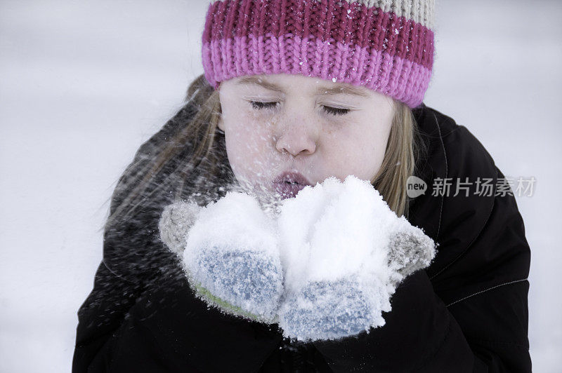 雪中的女孩