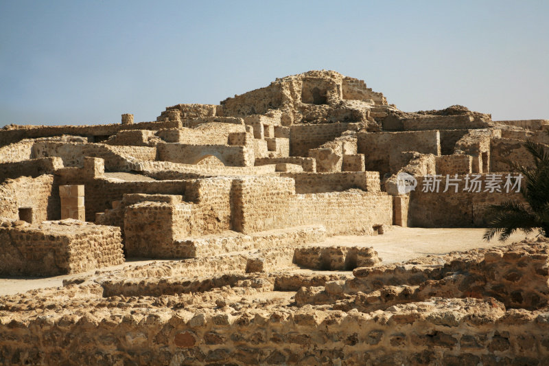 巴林沙漠中的一座古老的砖砌堡垒