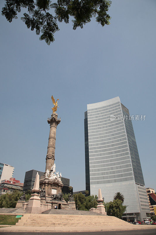 墨西哥墨西哥城的天使和摩天大楼