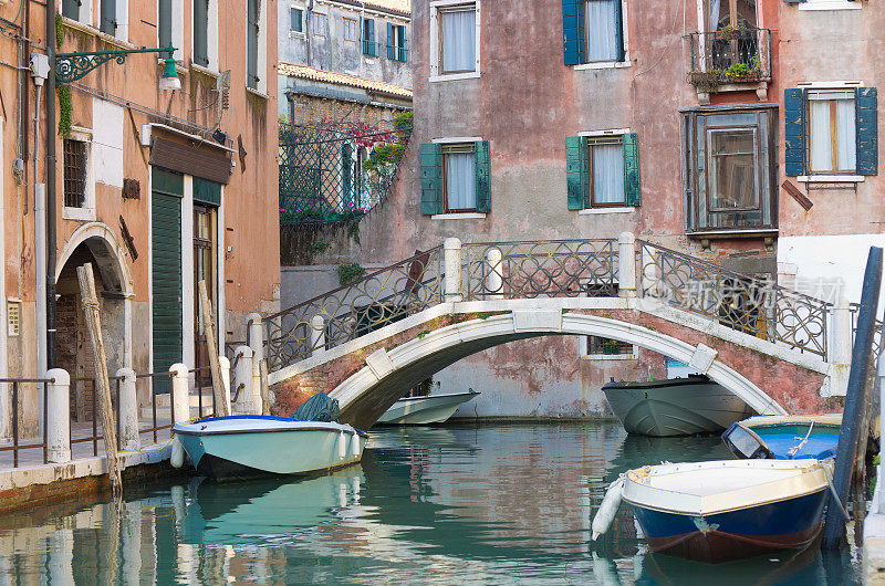 威尼斯的小运河和桥
