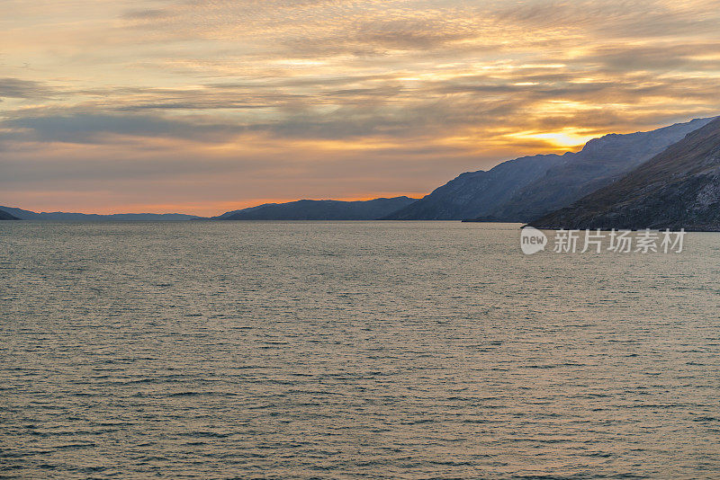 格陵兰峡湾拂晓