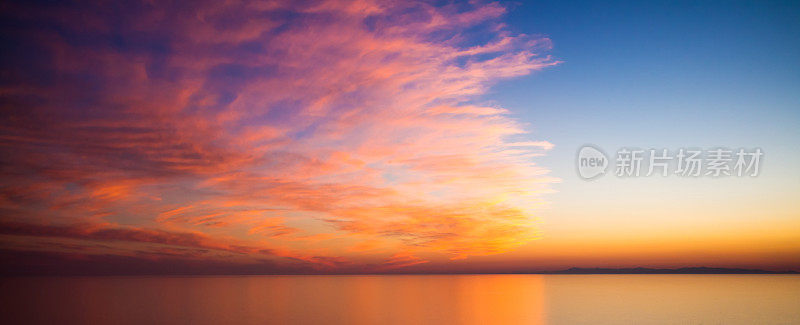 海上日落的天空