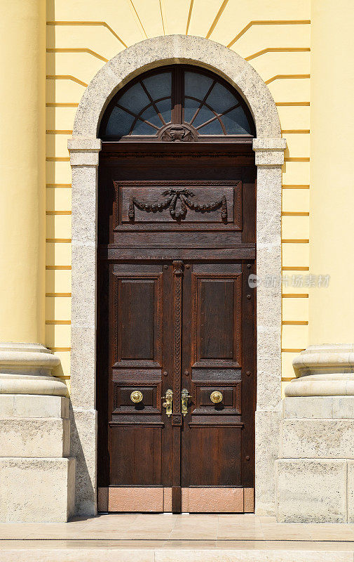 匈牙利德布勒森大教堂的大门