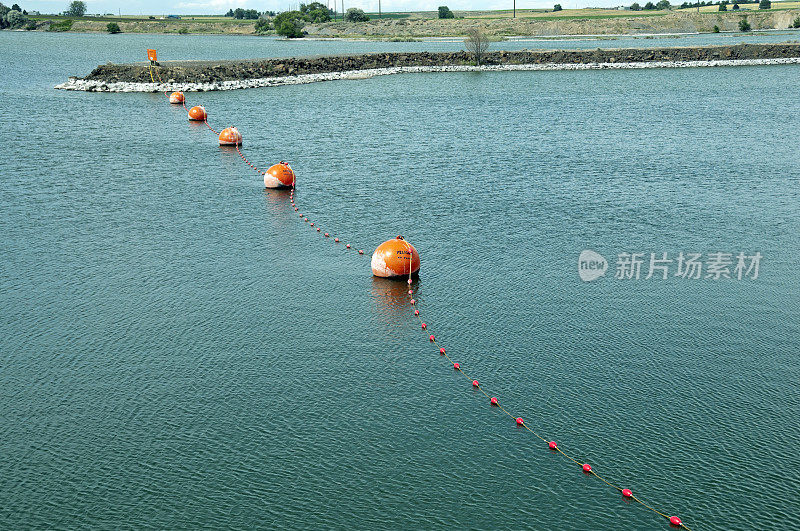 水电站附近水库内的浮标