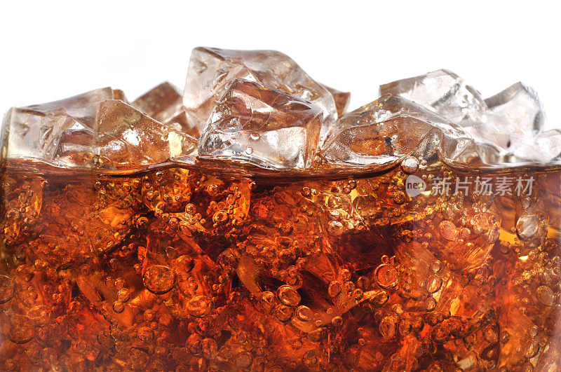 冰泡碳酸软饮料的细节与冰