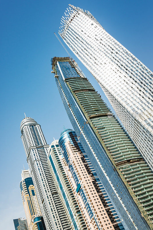 阿拉伯联合酋长国迪拜码头的摩天大楼