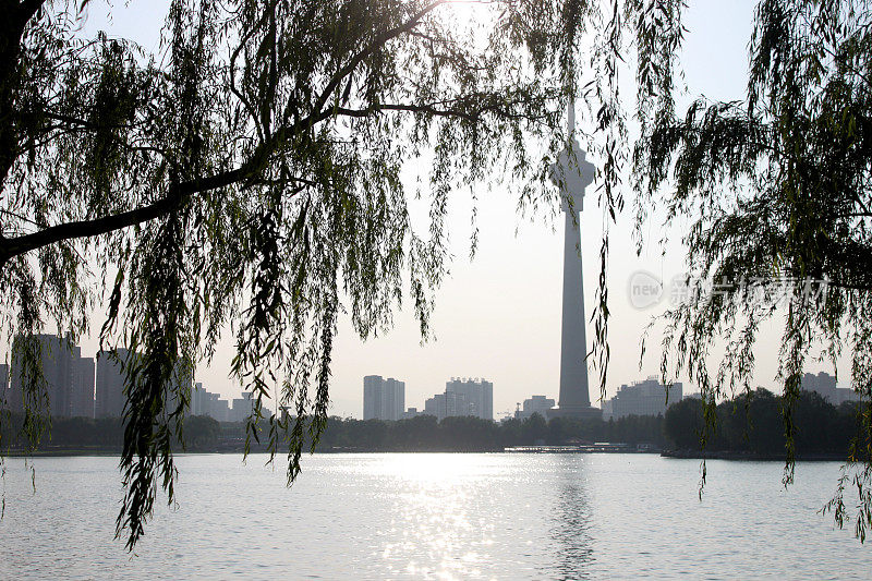 玉渊潭公园与电视塔景色在北京