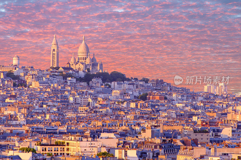 日落时分的巴黎市景