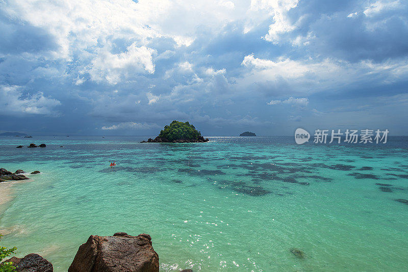 美丽的热带泻湖和岛屿