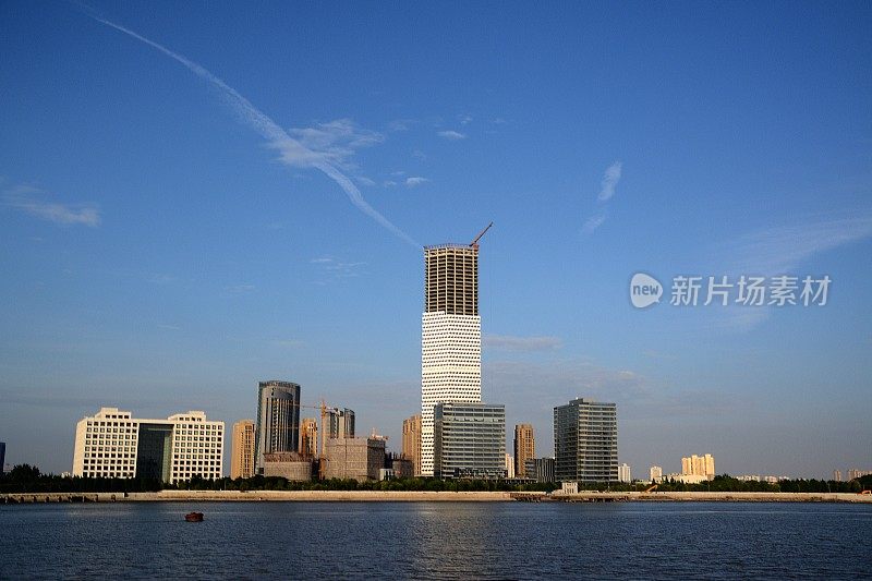 中国上海浦东黄浦江上的现代建筑