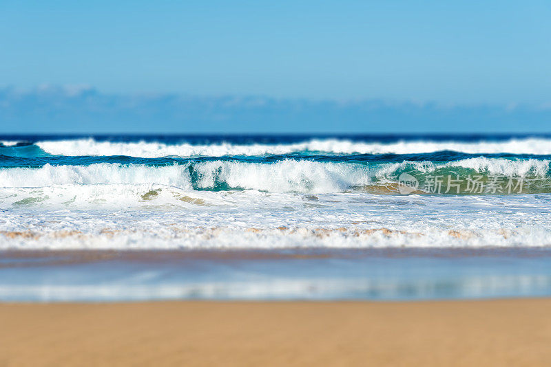 海浪的海洋-海滩的富埃特文图拉