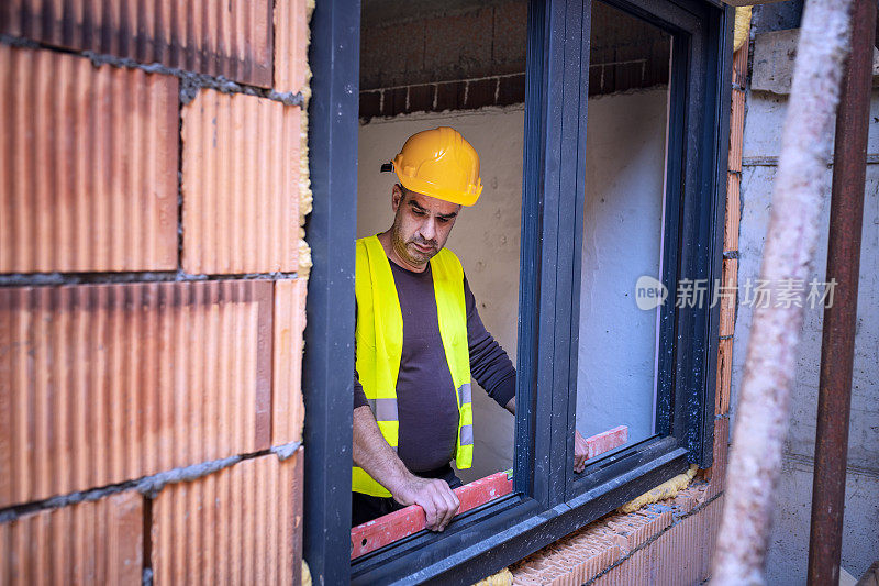 建筑工地上的建筑工人